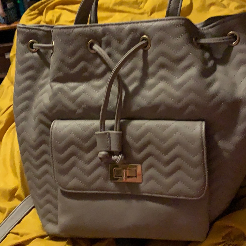 Back pack purse NWOT. Excellent condition.